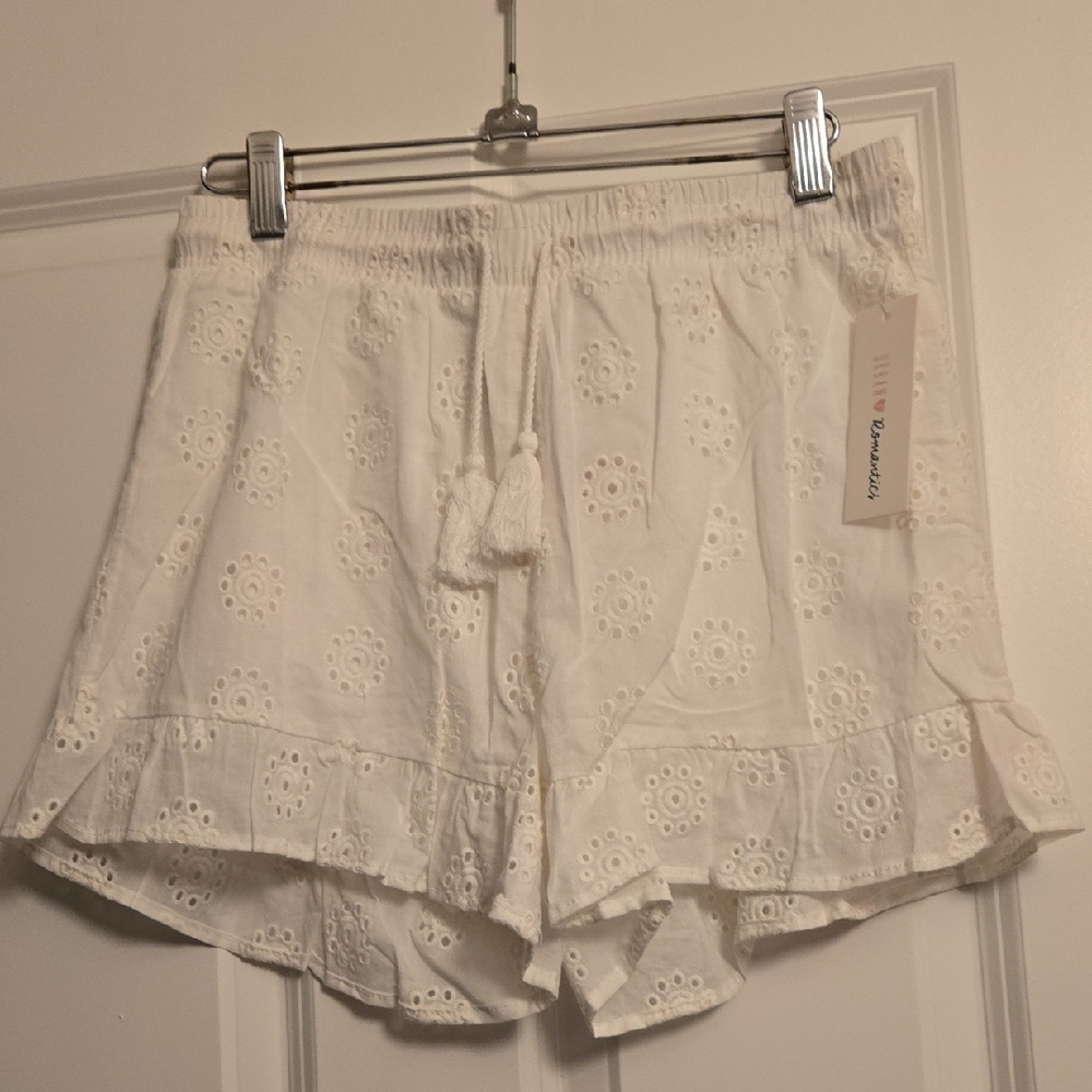 NWT URBAN Romantics Cream Eyelet Shorts Small